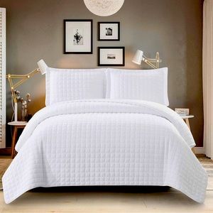 NWT Royal Hotel Bedding Plush Velvet King Size Quilt, 3pc Set